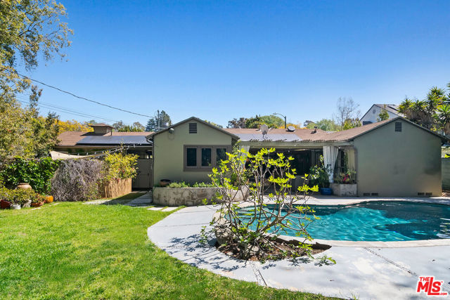 2299 Beverwil Drive, Los Angeles CA: https://media.crmls.org/mediaz/6f7402b0-2517-45de-8420-81b08e639efd.jpg