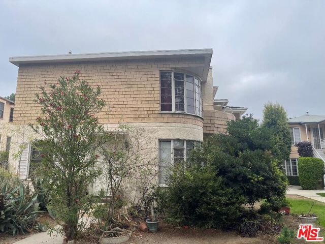 3757 Los Feliz Boulevard, Los Angeles CA: https://media.crmls.org/mediaz/6f74248e-bca9-4399-8a72-0c45a1c7bbdf.jpg