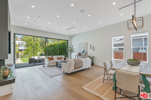 5522 Buffalo Avenue, Sherman Oaks CA: https://media.crmls.org/mediaz/6f747da1-251a-4816-9e24-c16ff6265d7a.jpg