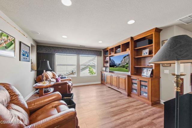 3194 Sunset Hills Boulevard, Thousand Oaks CA: https://media.crmls.org/mediaz/6f74a6ae-dd81-4e4c-ae27-576dac5e1ad4.jpg