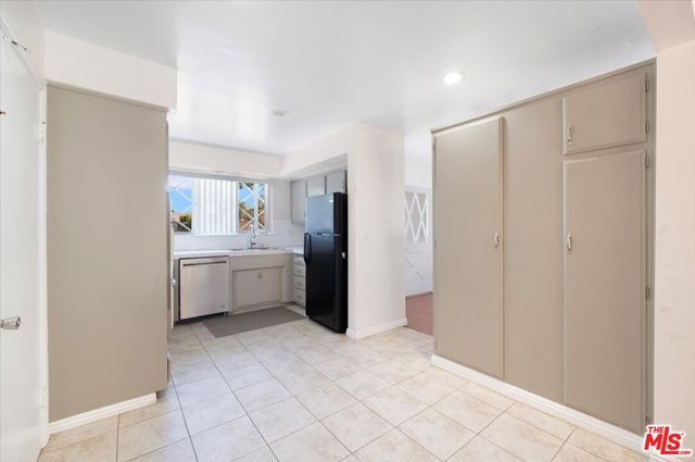 11009 Darby Avenue photo 8