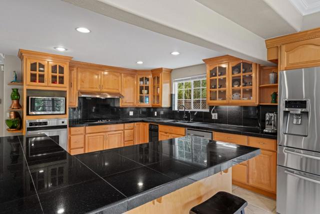 17480 Hoot Owl Way, Morgan Hill CA: https://media.crmls.org/mediaz/6f761376-4910-494a-8962-cce260e3d067.jpg