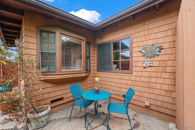4573 4575 Massachusetts St, San Diego CA: https://media.crmls.org/mediaz/6f761763-c87f-4a4b-8cb8-a4bf3d7aeec9.jpg