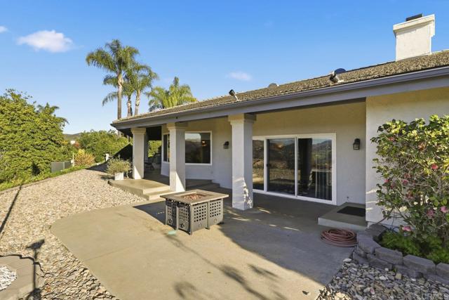 1524 Zutano Lane, Fallbrook CA: https://media.crmls.org/mediaz/6f7642fb-6695-425e-b557-8c195b951443.jpg
