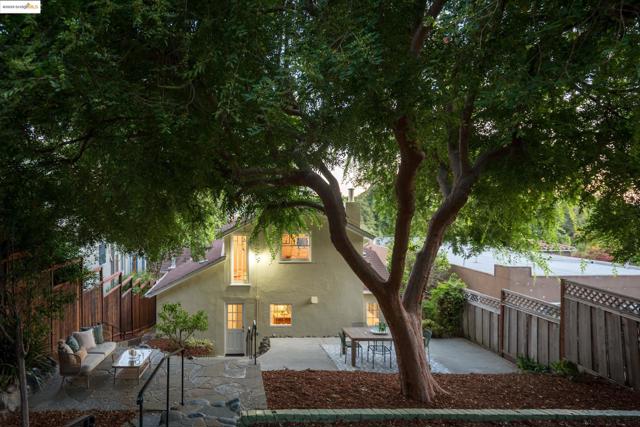 6314 Broadway Ter, Oakland CA: https://media.crmls.org/mediaz/6f76f8a6-5118-4590-918b-789eef4e7483.jpg