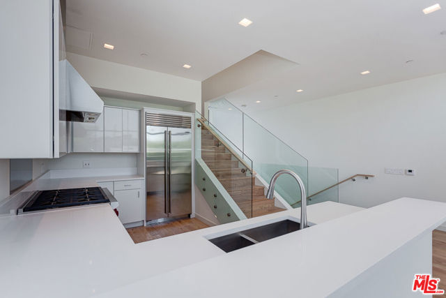 209 Hollister Avenue photo 10