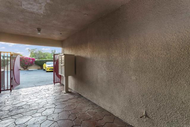 390 E Madison, El Cajon CA: https://media.crmls.org/mediaz/6f777be0-da63-4e90-a277-c0bd2046ba4a.jpg