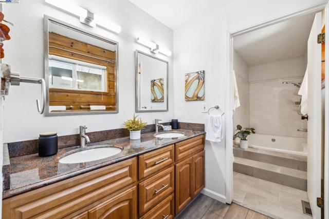 3014 BROADMOOR VIEW, Oakland CA: https://media.crmls.org/mediaz/6f77bdc2-3f60-4dee-a75d-12f97250f005.jpg