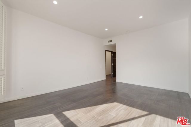 2175 S Beverly Glen Boulevard, Los Angeles CA: https://media.crmls.org/mediaz/6f77cc1b-3550-4b85-8f98-dddac390c99e.jpg