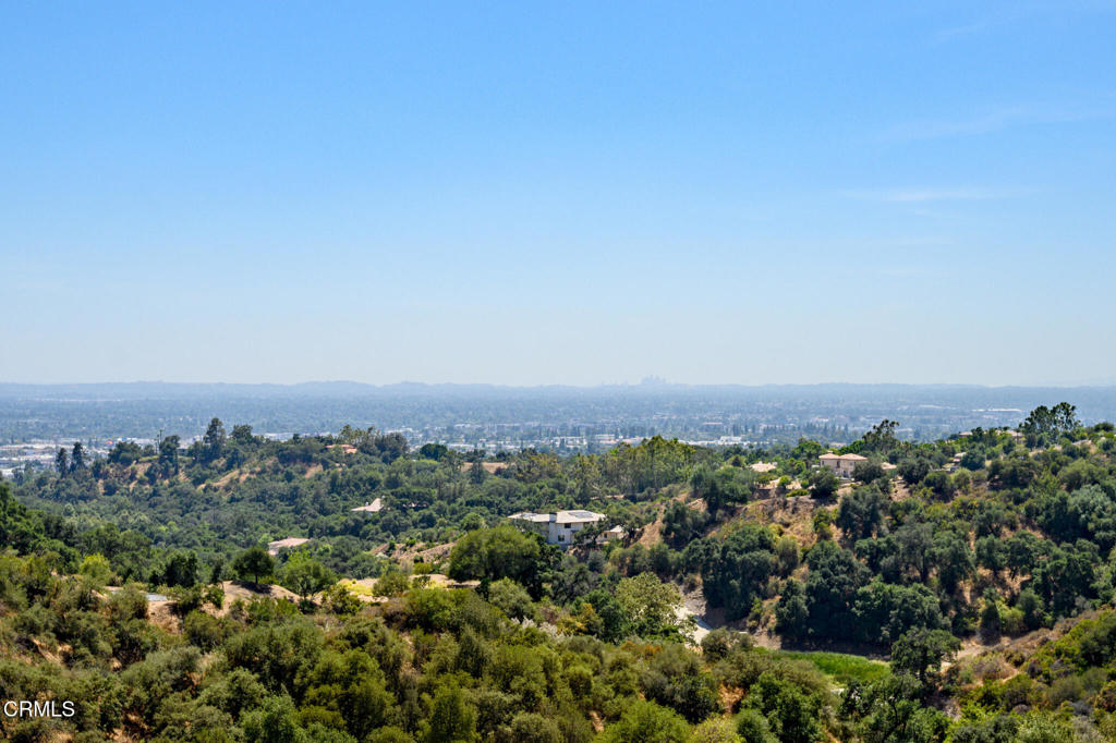 https://media.crmls.org/mediaz/6f781de3-6d8b-4410-8a0e-9daa326de2ac.jpg?preset=X-Large