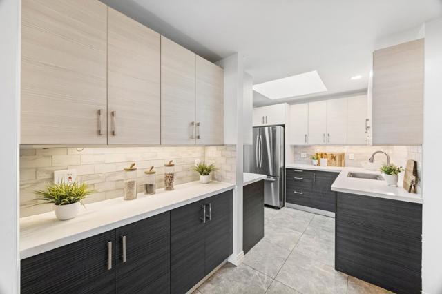 1096 Hawthorne Drive, San Mateo CA: https://media.crmls.org/mediaz/6f7824c4-bbb1-4b60-a1ee-f0b7c6be16a6.jpg