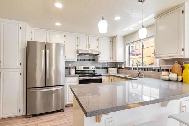 10 Tyrella Court, Mountain View CA: https://media.crmls.org/mediaz/6f788ce3-650d-450a-8b70-ff712cbd6a01.jpg