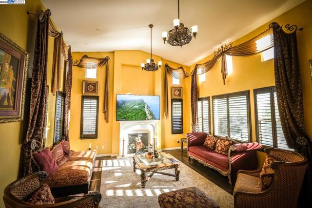 3252 Carpenter Way, San Ramon CA: https://media.crmls.org/mediaz/6f7949ce-8e9b-46b8-ab87-6163b008cb53.jpg