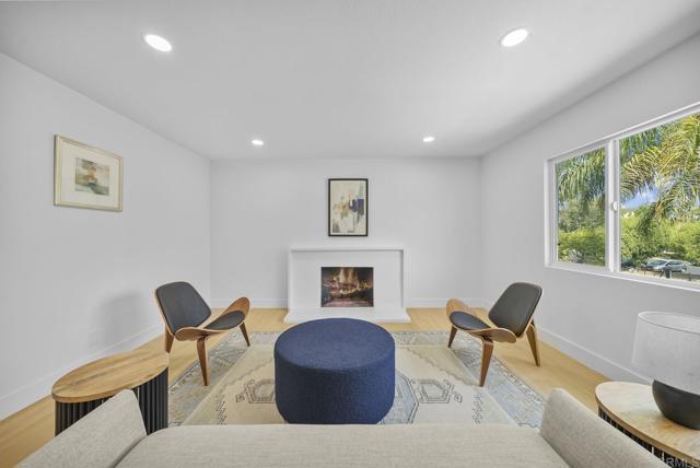 Image 10 of 39 For 930 Holly Glen Dr
