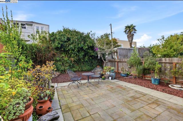 450 San Bruno Ave, San Francisco CA: https://media.crmls.org/mediaz/6f79d237-f90c-4c79-967a-aba8c868ad70.jpg