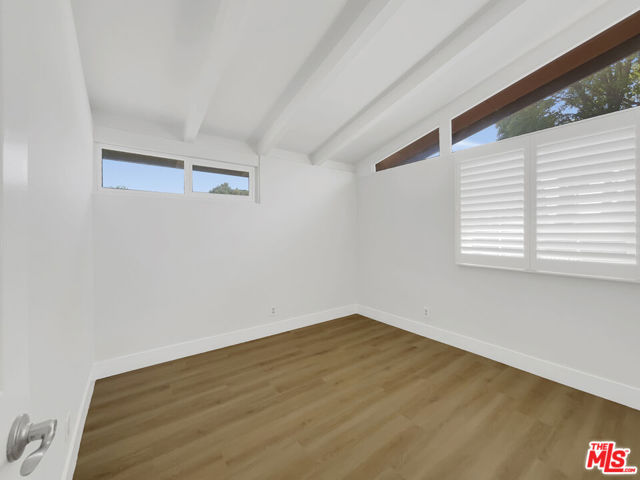 13108 Fellows Avenue photo 5