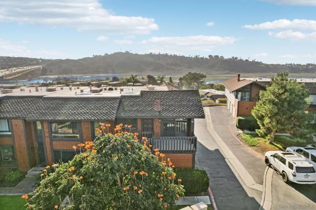 2422 Caminito Ocean Cv, Cardiff by the Sea CA: https://media.crmls.org/mediaz/6f79fcb8-7831-4d63-97fb-34077304ad95.jpg