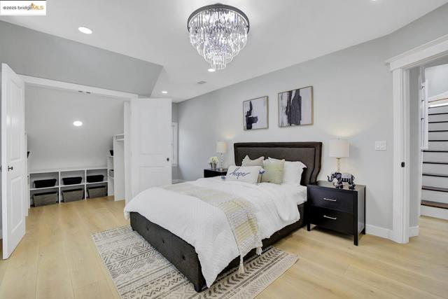 812 Foothill Blvd, Oakland CA: https://media.crmls.org/mediaz/6f7a3792-a289-4ec9-996b-50b831a67d01.jpg