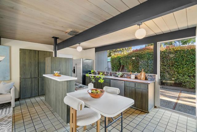 1339 Lennox Way, Sunnyvale CA: https://media.crmls.org/mediaz/6f7ae613-088a-4984-abd4-068540506cd0.jpg