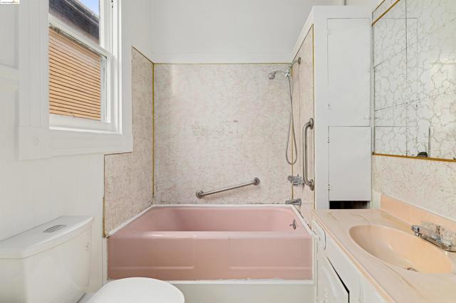 Image 22 of 42 For 2113 6th St  