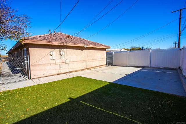 16475 Vine St, Hesperia, California 92345, ,Multi-Family,For Sale,Vine St,240025582SD