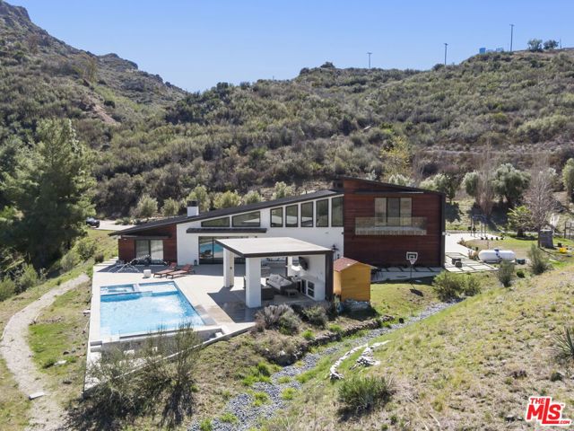31830 Lobo Canyon, Agoura Hills CA: https://media.crmls.org/mediaz/6f7d07ef-b654-44dd-80dc-804d771b1616.jpg
