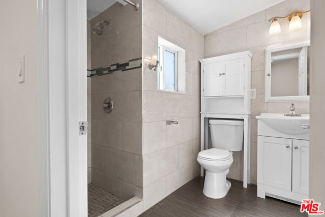 2900 Asbury Street, Los Angeles CA: https://media.crmls.org/mediaz/6f7d97ce-e480-4f45-92cd-e9371c9fc029.jpg