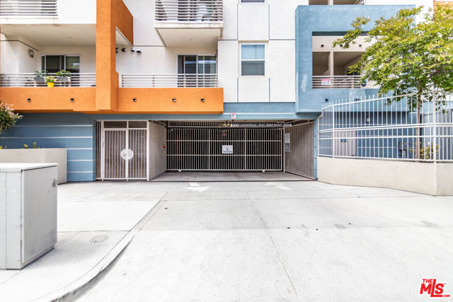 436 S Virgil Avenue, Los Angeles CA: https://media.crmls.org/mediaz/6f7e43a3-b8d1-4049-9de8-a50e9400f714.jpg