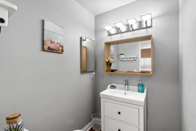 7337 Alicante Road, Carlsbad CA: https://media.crmls.org/mediaz/6f7e8af4-4adf-43dd-9cfd-bda70555280b.jpg