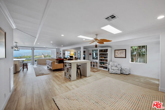 29500 Heathercliff Road, Malibu CA: https://media.crmls.org/mediaz/6f7ee27f-e3d1-45ec-bb5f-9c26a6948f42.jpg