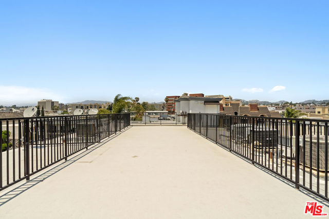 11826 Dorothy Street, Los Angeles CA: https://media.crmls.org/mediaz/6f7f18cf-4e16-4d39-9f5f-3101ebeed212.jpg