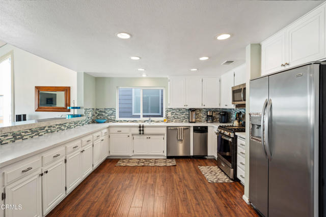 Detail Gallery Image 15 of 33 For 3371 Ocean Dr, Oxnard,  CA 93035 - 4 Beds | 3 Baths