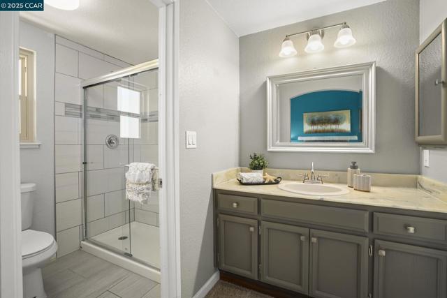 2132 Rock Pass Pl, Martinez CA: https://media.crmls.org/mediaz/6f7f7c5d-5cd6-4031-8f20-345917295bc6.jpg