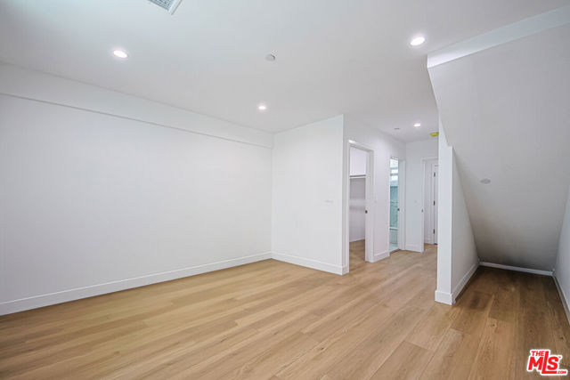 1636 Longwood Avenue, Los Angeles CA: https://media.crmls.org/mediaz/6f7fa1eb-d789-414b-a8a4-d483407d7148.jpg