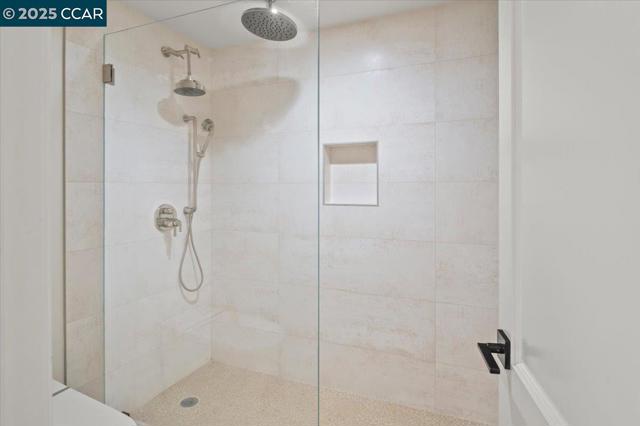 74 Middlefield Rd, Atherton CA: https://media.crmls.org/mediaz/6f807add-dd93-44d4-8f28-aee122dff8d0.jpg