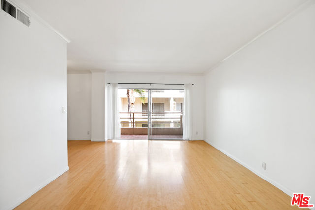 1131 Alta Loma Road, West Hollywood CA: https://media.crmls.org/mediaz/6f80d89a-d5bf-460c-bbad-e5462bf08c46.jpg
