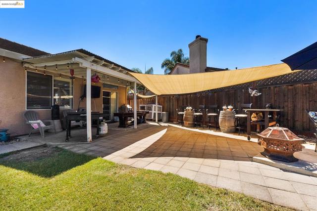 1126 Deerpark Rd, Oakley CA: https://media.crmls.org/mediaz/6f815e1c-ee00-4a30-be48-5aa9ae727d75.jpg