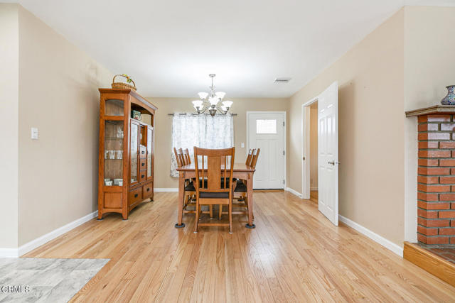 Detail Gallery Image 7 of 64 For 10272 Willow Springs Ln, Sunland,  CA 91040 - 4 Beds | 3 Baths
