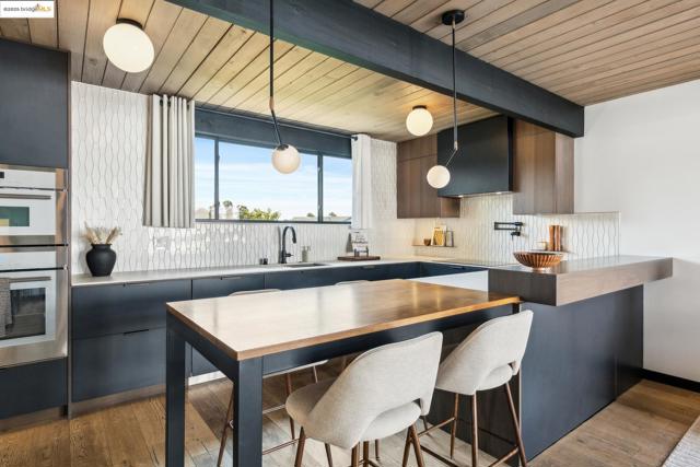 8156 Coach Dr, Oakland CA: https://media.crmls.org/mediaz/6f8170d5-99ad-4572-b3a0-506a20b9a75e.jpg