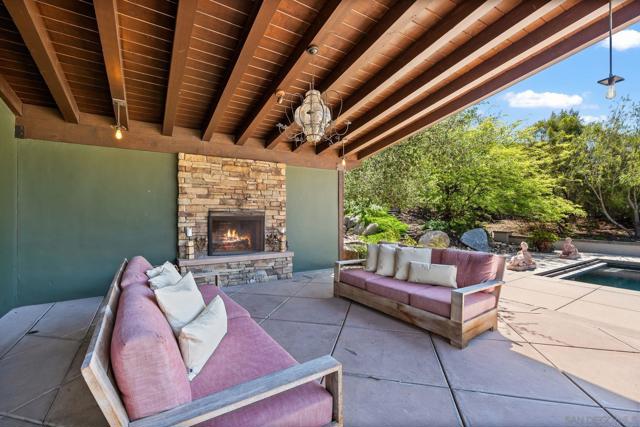 11577 Sweet Willow Way, San Diego CA: https://media.crmls.org/mediaz/6f81d278-d898-43f9-86cd-cb1069df743f.jpg