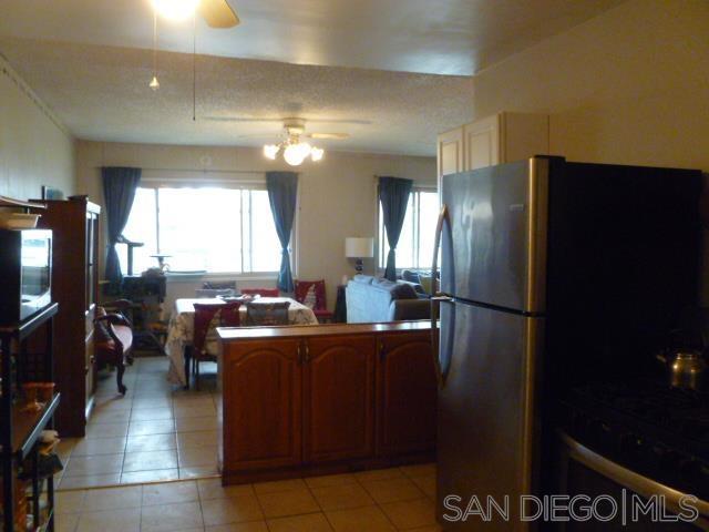 553 Sears Ave, San Diego CA: https://media.crmls.org/mediaz/6f8204be-6160-496c-bf2e-e38456a9de80.jpg