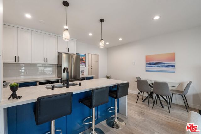 2721 2nd Street, Santa Monica CA: https://media.crmls.org/mediaz/6f823724-8d58-4292-92a8-cd6695d80bf4.jpg