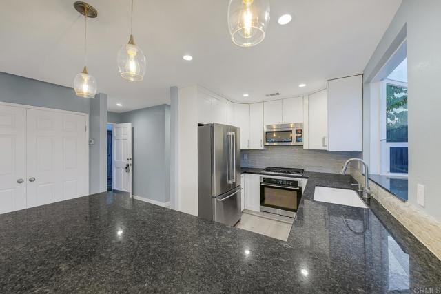 644 Grant Street, Oceanside CA: https://media.crmls.org/mediaz/6f82c914-e603-4c62-834f-1af179f10b10.jpg