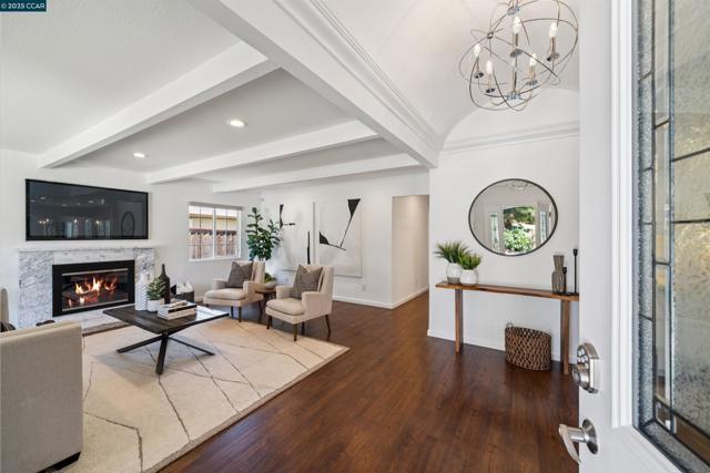 1519 Sunny Ct, Walnut Creek CA: https://media.crmls.org/mediaz/6f82d93f-3314-493f-8448-a0c88cd95fac.jpg