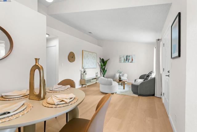 114 Hackamore Ln, Fremont CA: https://media.crmls.org/mediaz/6f82f0f9-6854-4dc2-8c51-5bf9ec67d4c4.jpg