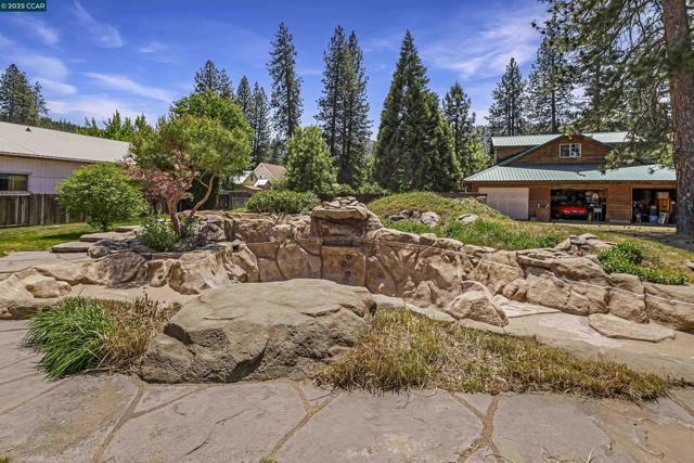 2266 E Main Street, Quincy CA: https://media.crmls.org/mediaz/6f82ffbb-2b4f-48d9-b4ea-e3966cedc7f9.jpg