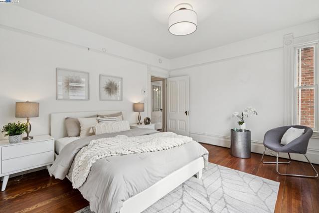 2120 Encinal Ave, Alameda CA: https://media.crmls.org/mediaz/6f834b43-6b34-4efe-a8da-b9b22991d021.jpg