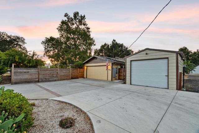 9430 Burchell Road, Gilroy CA: https://media.crmls.org/mediaz/6f83832d-00ac-461b-90af-2f86340bdaba.jpg