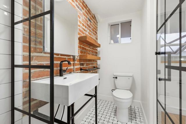 1501 37th Avenue, Oakland CA: https://media.crmls.org/mediaz/6f839c35-ac9a-49b4-99e9-36ab70698ee7.jpg