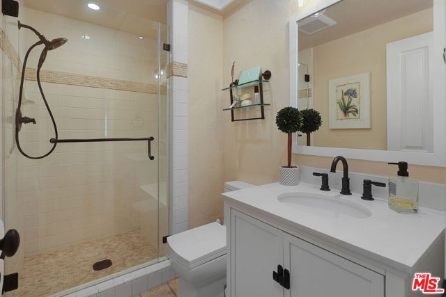 1786 Blossom Court, Thousand Oaks CA: https://media.crmls.org/mediaz/6f83d618-290b-4420-8f7d-df3037e8c33c.jpg